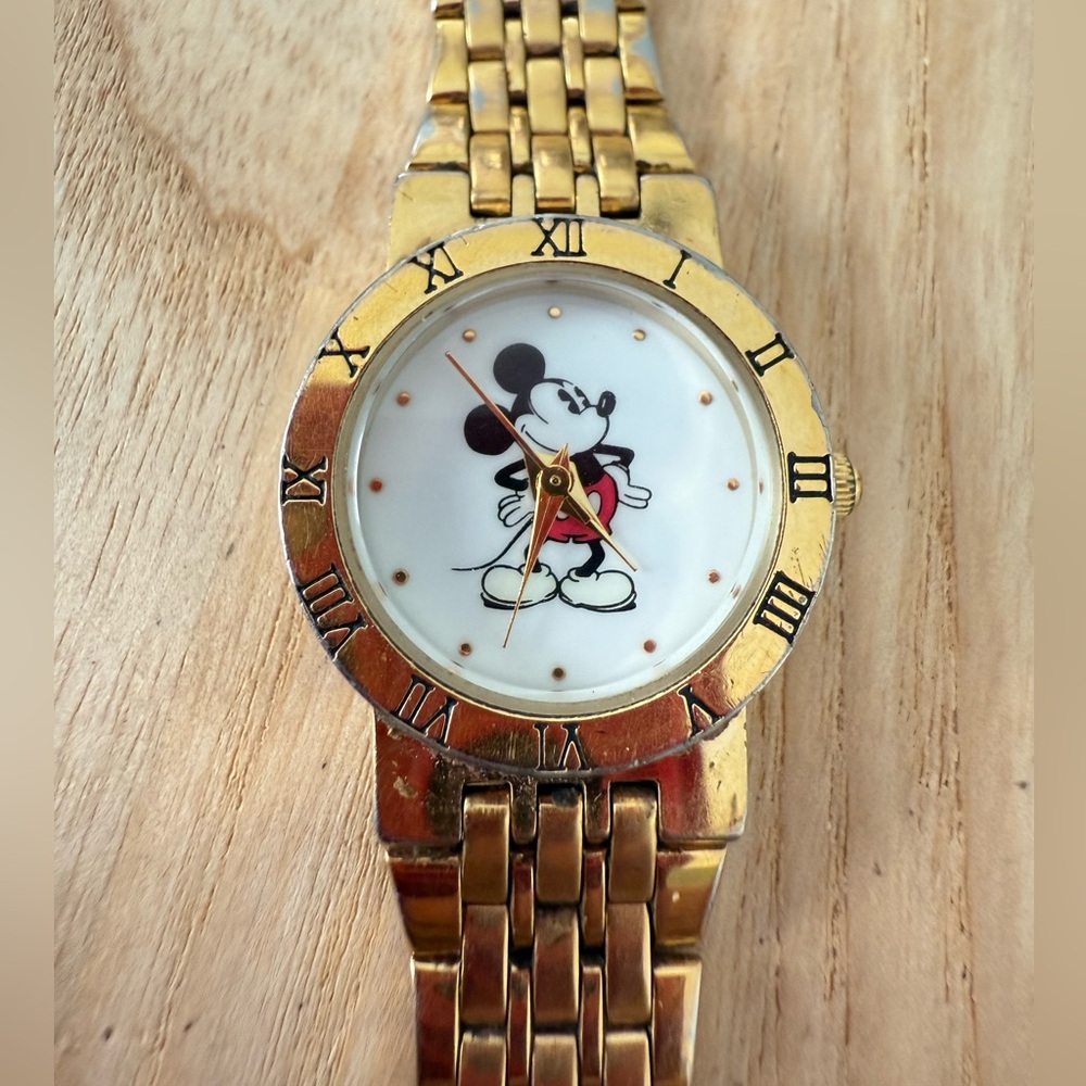 Disney Mickey Mouse ladies gold tone watch NEW BATTERY